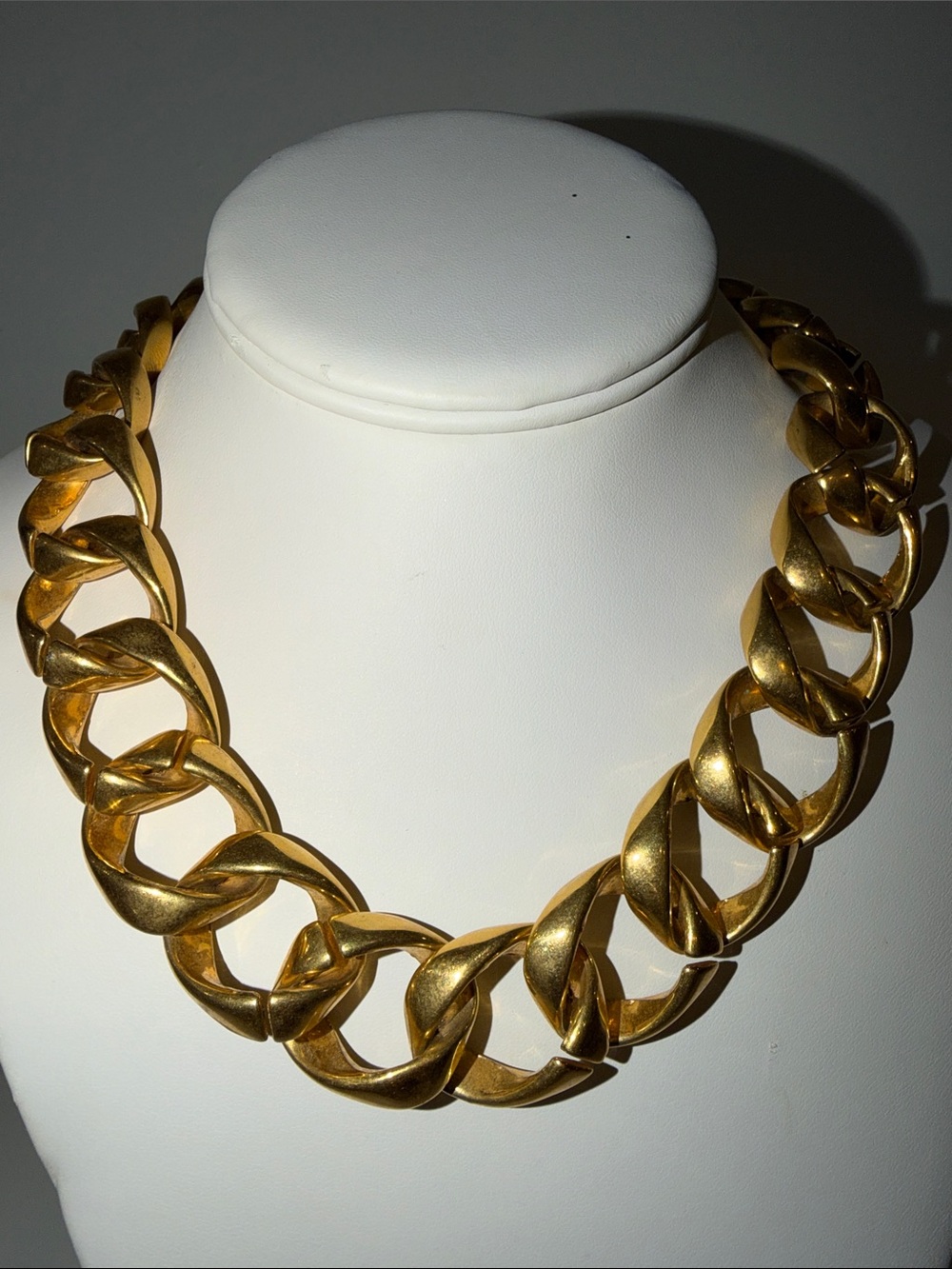 Heavy goldtone statement link necklace - Picture 9 of 12